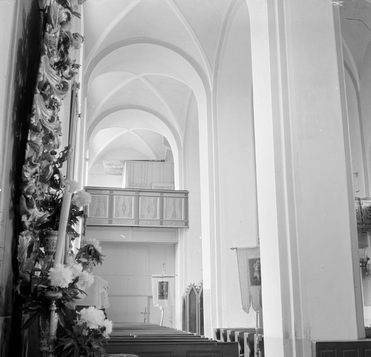 kościół pw. Najświętszej Maryi Panny Matki Pocieszenia /były Kościół Matki Bożej Pocieszenia/ - wnętrze - nawa boczna południowa - empora, skan 1