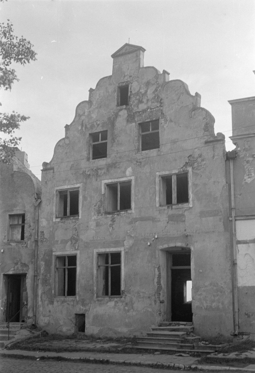 kamienica - elewacja frontowa, skan 1