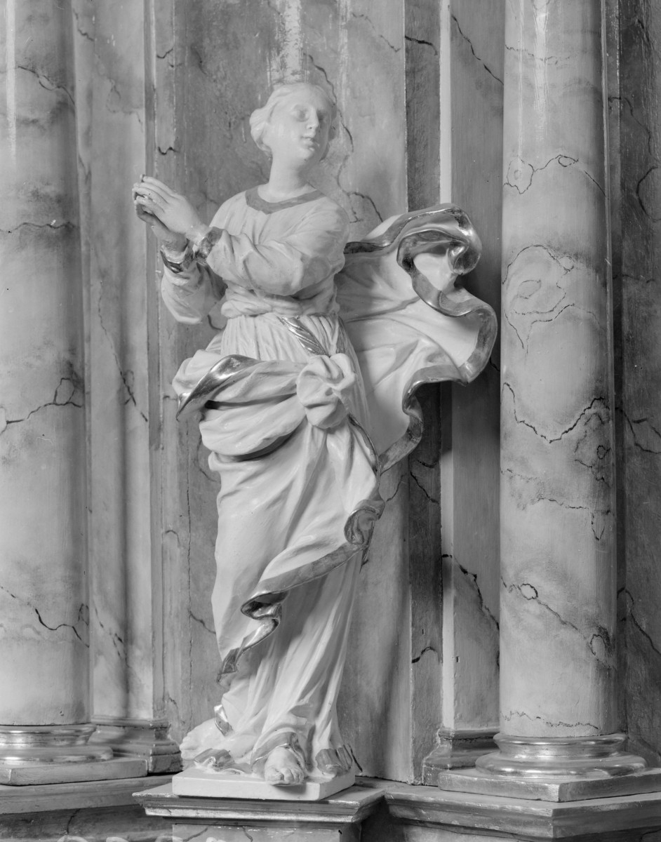 kościół, ob. parafialny pw. św.św. Bartłomieja i Jadwigi - wnętrze: ołtarz boczny lewy, posąg, skan 1