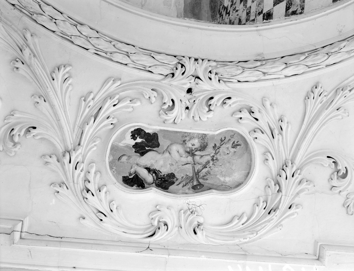 pałac - wnętrze: fragment plafonu w sali (balowej) antenatów, skan 1