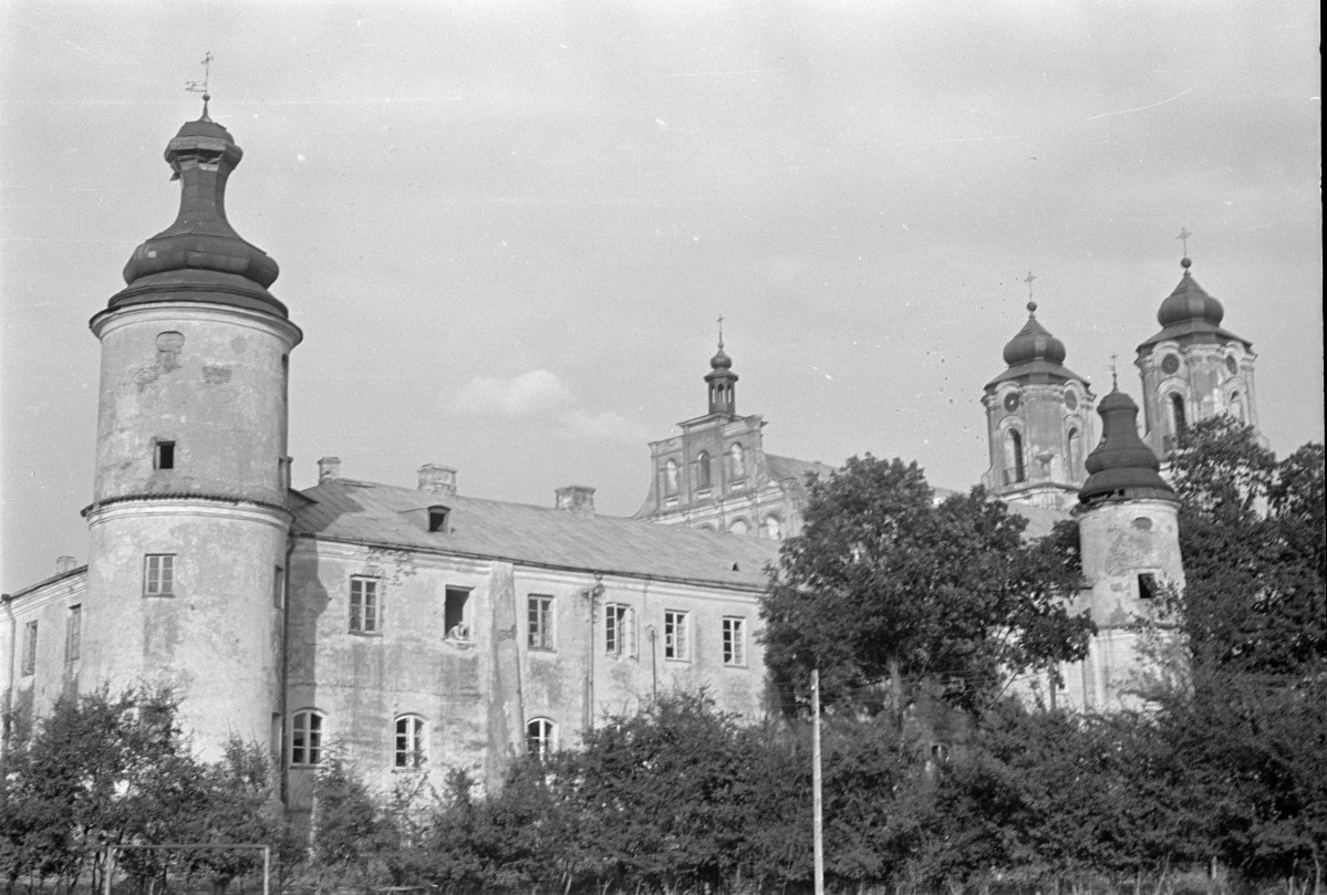d. zespół klasztorny Dominikanów - elewacja południow-zachodnia, skan 1