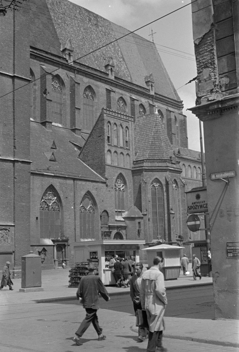 kościół parafialny, ob. garnizonowy pw. św. Elżbiety - elewacja boczna, skan 1
