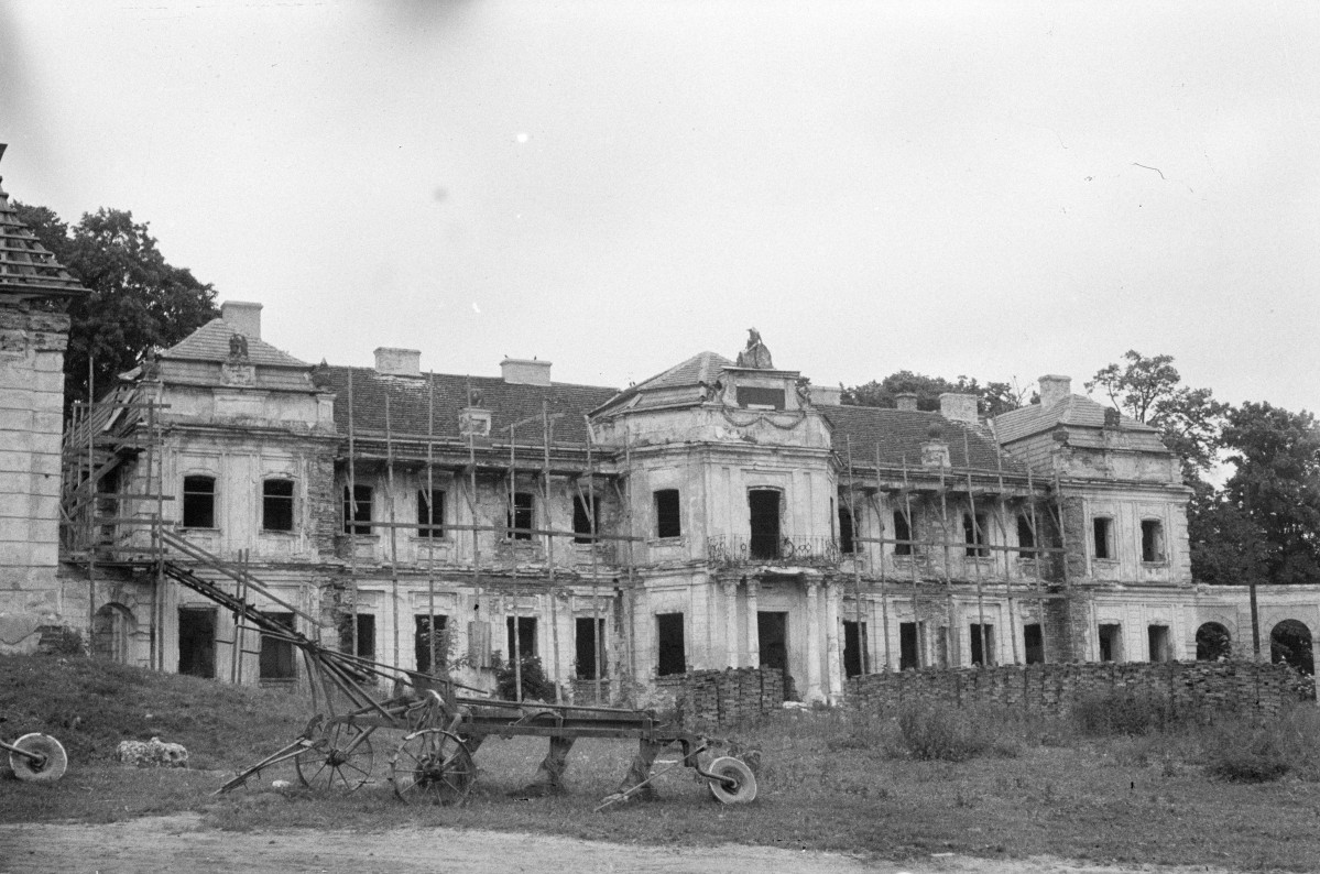 pałac - zniszczenia, skan 1