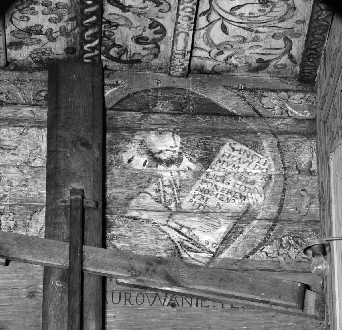 kościół pw. św. Michała Archanioła - nawa główna - zaskrzynienie południowe - fragment polichromii z postacią świętego, skan 1