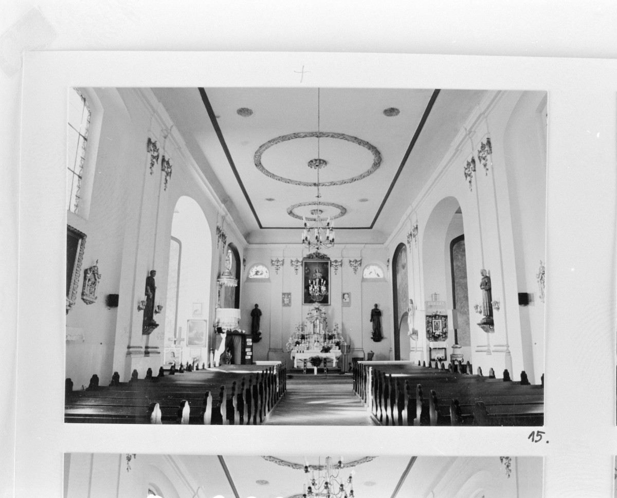 kościół pw. św. Piotra - wnętrze - prezbiterium - ołtarz, skan 1