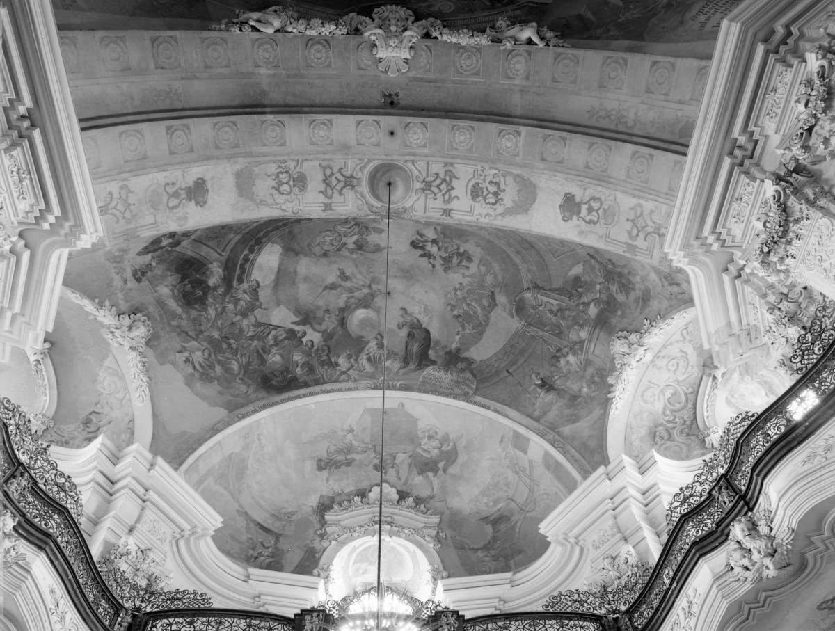 klasztor Benedyktynek - kościół pw. Wniebowzięcia Najświętszej Maryi Panny - wnętrze - transept - sklepienie - fragment, skan 1
