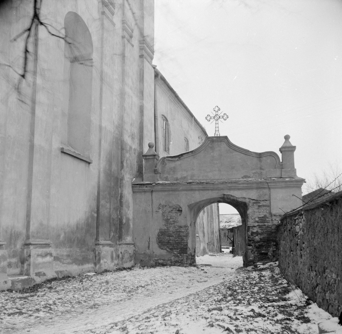 zespół poklasztorny - brama wewnętrzna, skan 1