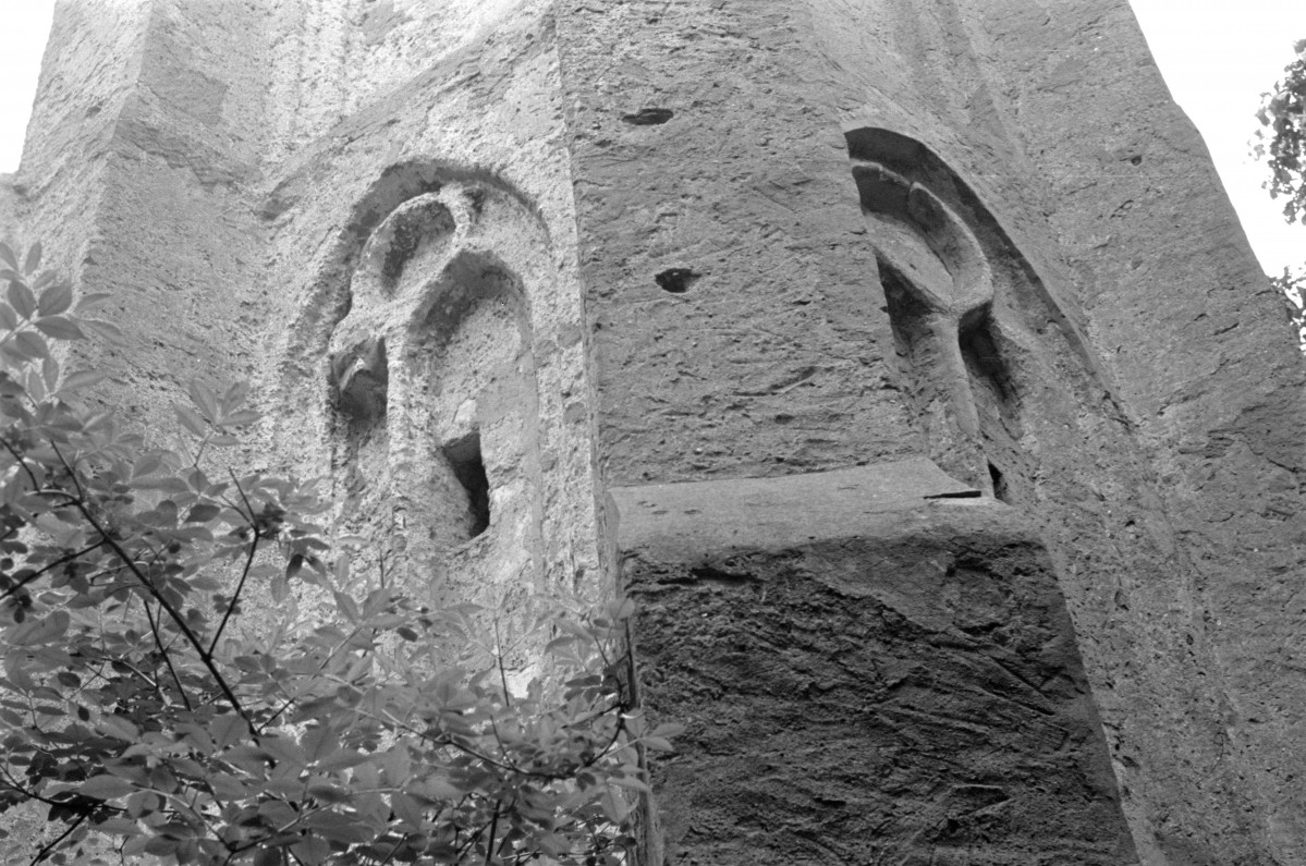 kościół św. Mikołaja - wieża i fragment elewacji, skan 1