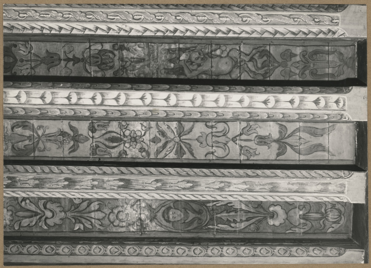 Pałac biskupów - wnętrze, d. komnata biskupia, fragment polichromii na stropie , skan 1