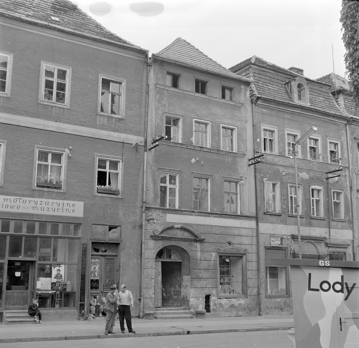 kamienice - elewacje frontowe, skan 1