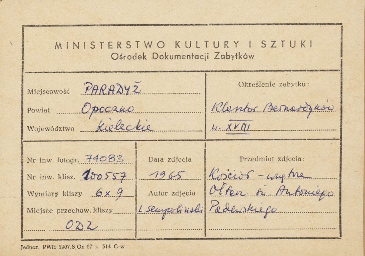 Zespół klasztorny - kościół, wnętrze, widok na ołtarz boczny Św. Antoniego Padewskiego - metryczka
 , skan 1