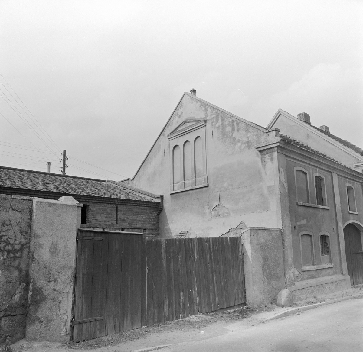 dom mieszkalny - elewacja boczna, skan 1