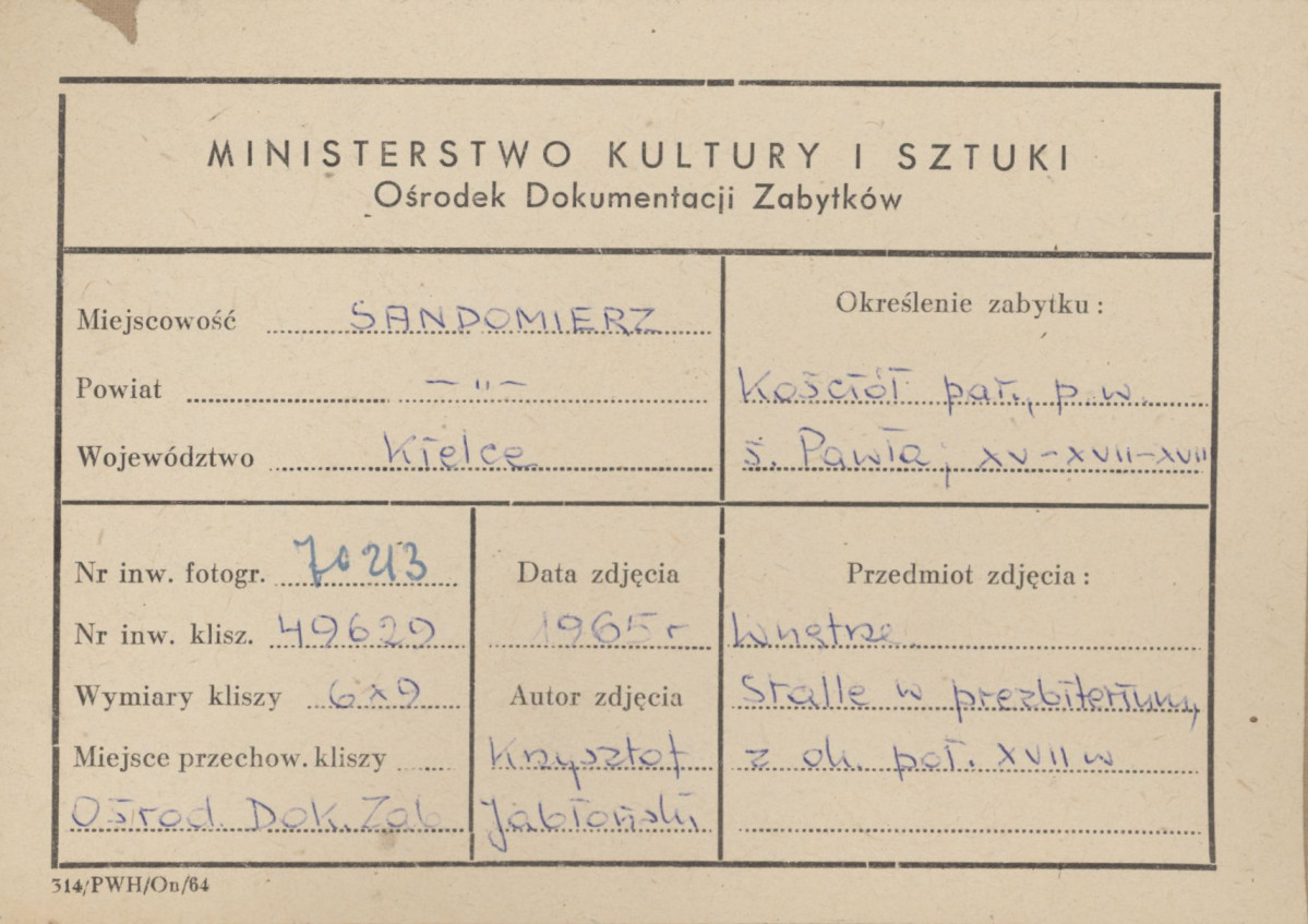 Kościół parafialny pw. św. Pawła - wnętrze, widok na stalle - metryczka, skan 1