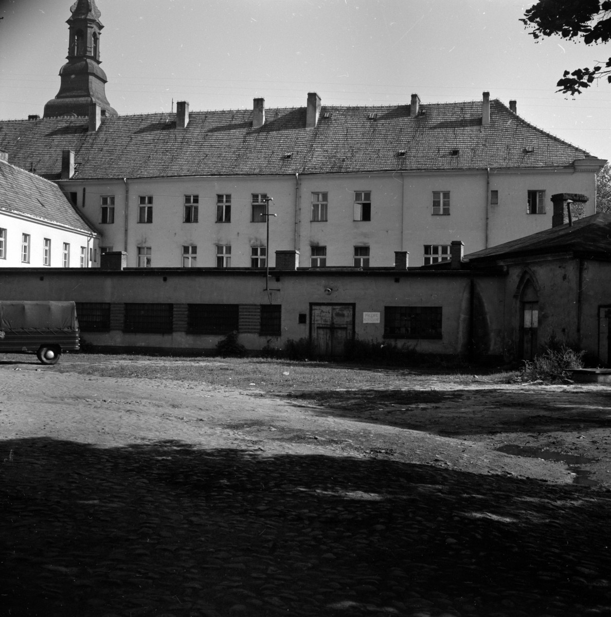 pałac Komisji Wojewódzkiej Kaliskiej - elewacja zachodnia, skan 1