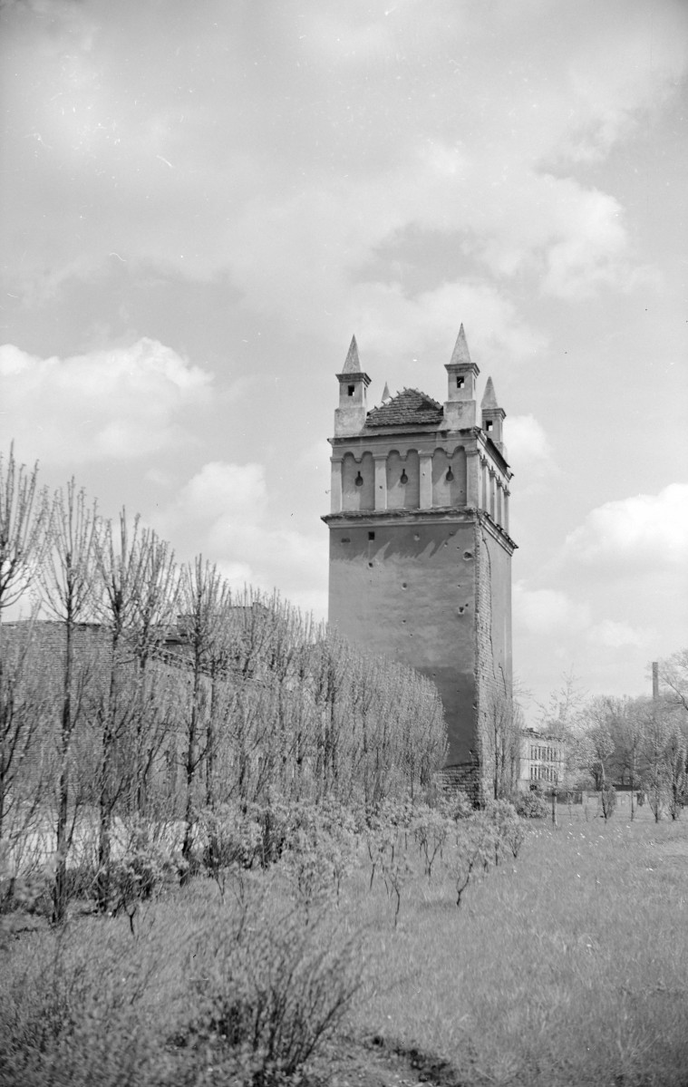 baszta z fragmentem murów miejskich, skan 1