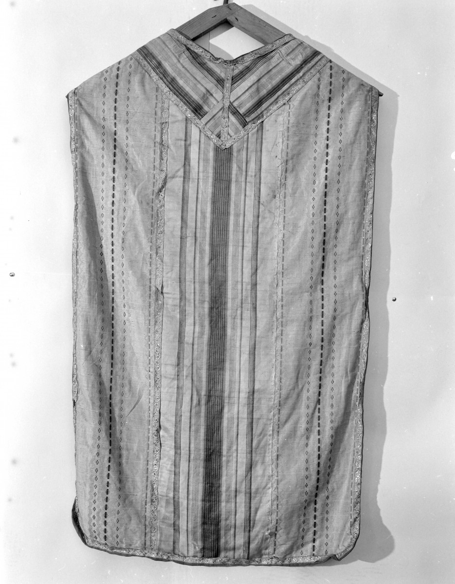 klasztor Benedyktynek - zbiory - ornat, skan 1