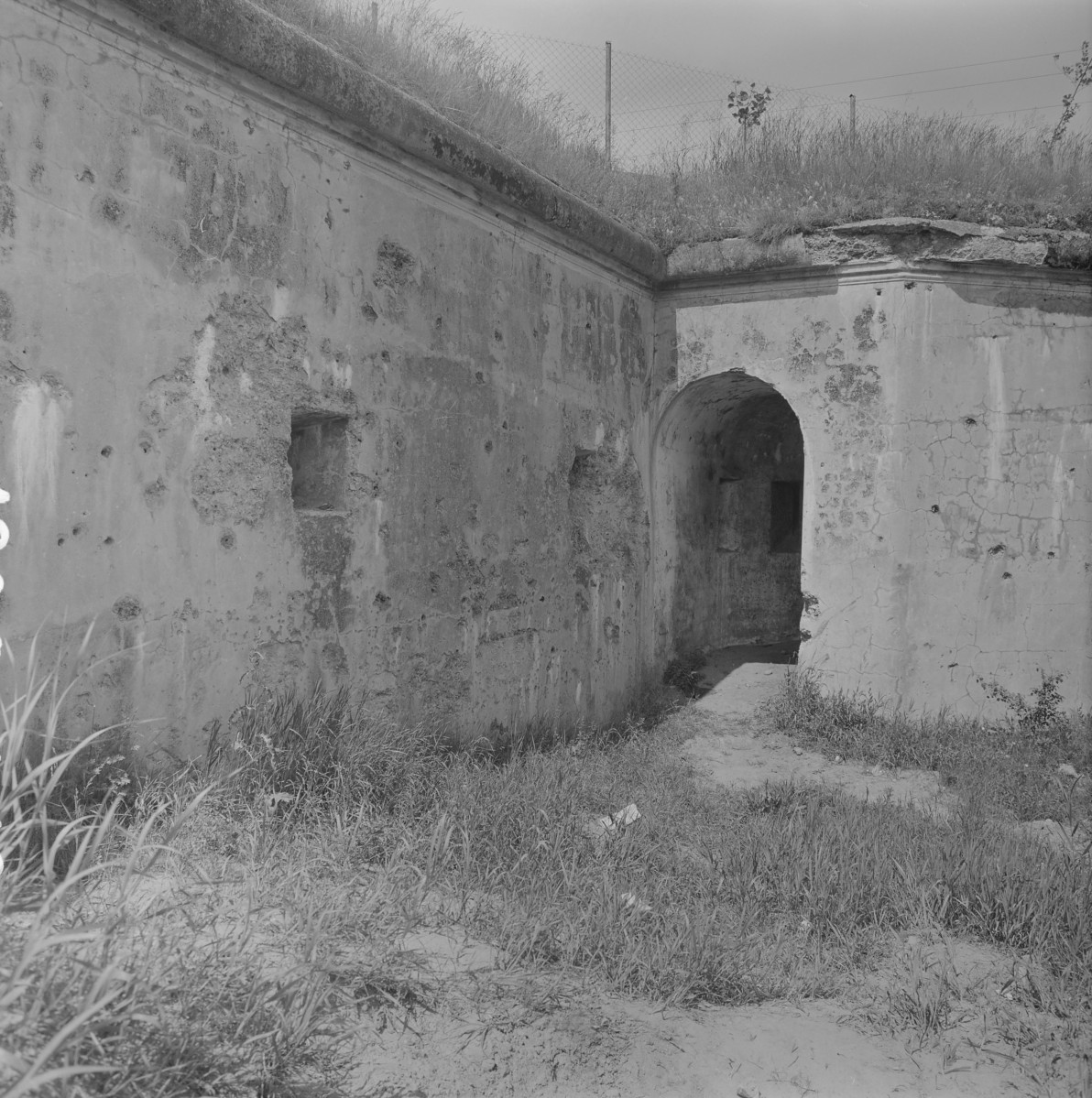 Twierdza Różan - fort nr. 1, wejście do bunkra, , skan 1