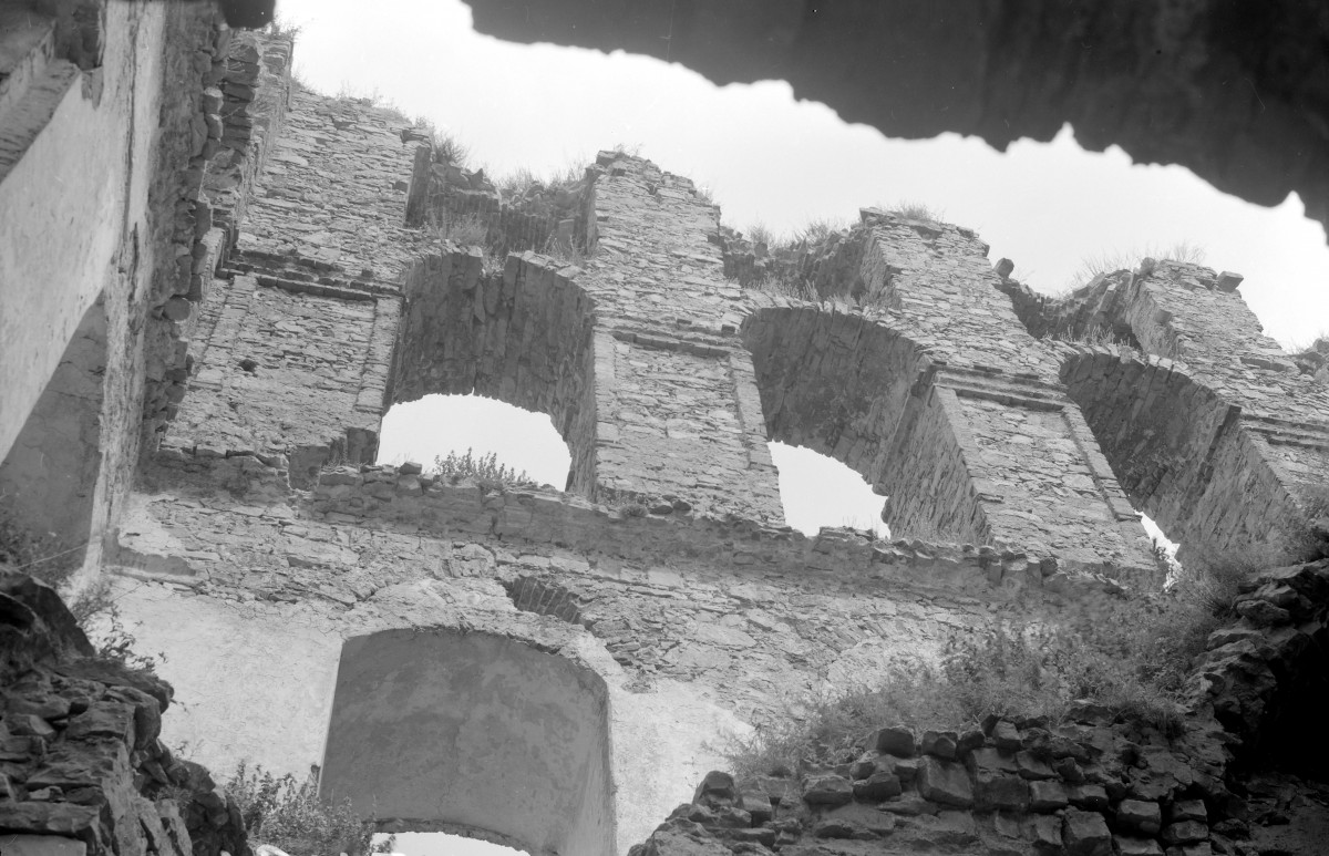 zamek Krzyżtopór - pałac Ossolińskiego - fragment wnętrza, skan 1