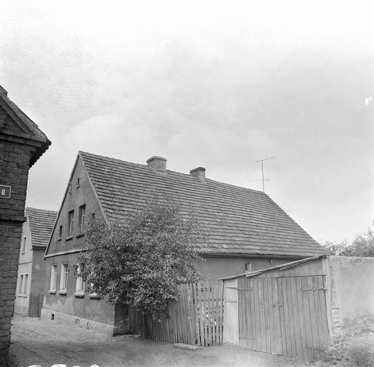 dom mieszkalny - widok zewnętrzny, skan 1