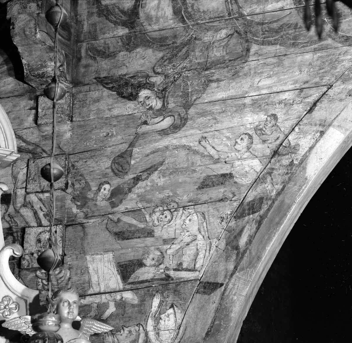 kościół pw. św. Michała Archanioła - nawa główna - łuk tęczowy - fragment polichromii, skan 1