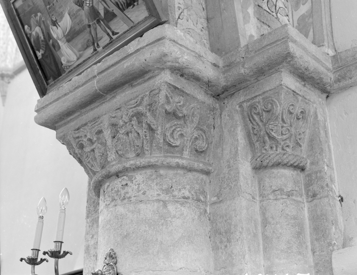 kościół pocysterski, ob. parafialny pw. św. Floriana - wnętrze: głowice wiązki służek, skan 1