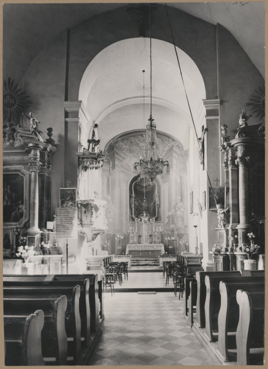 Zespół kościelno-szpitalny św. Ducha - wnętrze kościoła, widok ogólny w kierunku prezbiterium, skan 1