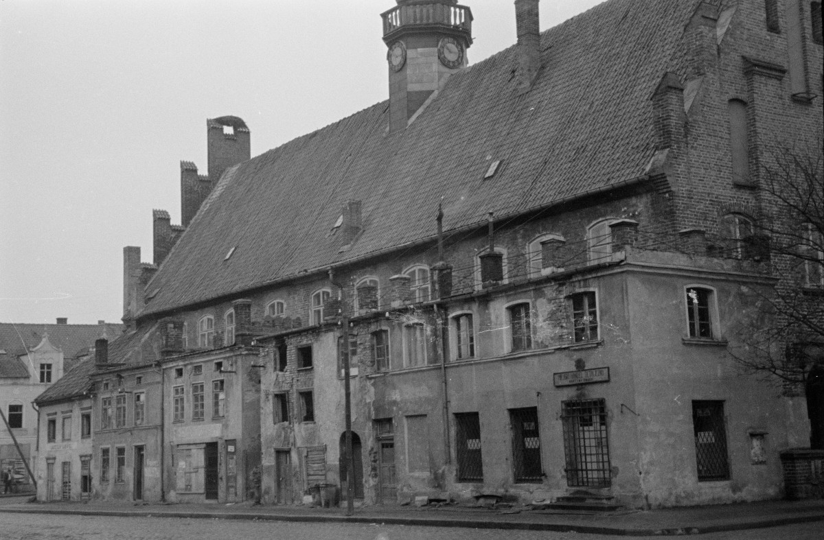 ratusz - ul. boczna, skan 1