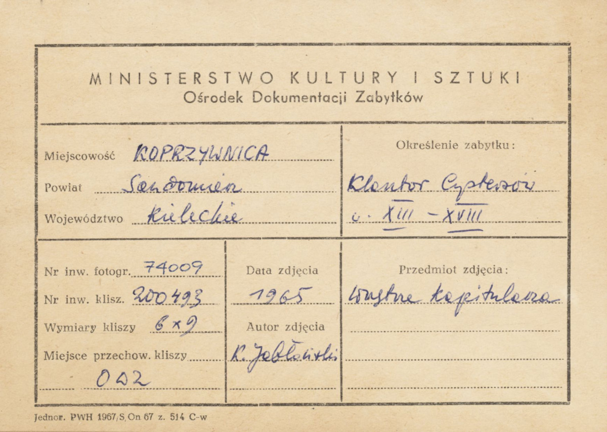 Zespół klasztorny - wnętrze, widok na kapitularz - metryczka, skan 1