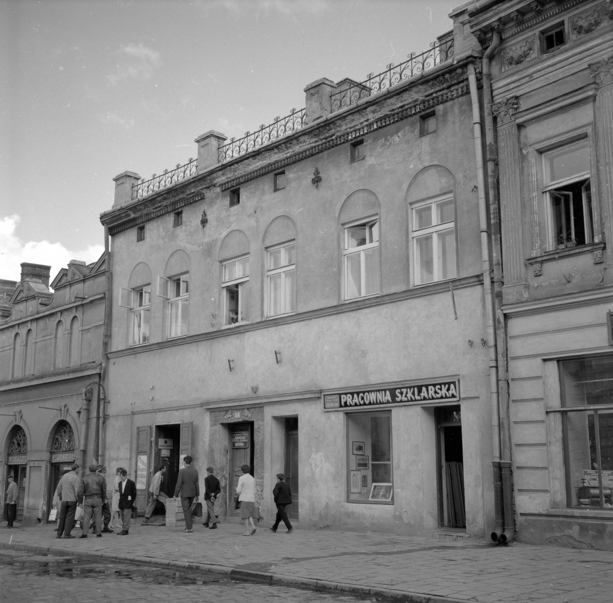 kamienica przy ulicy - elewacja frontowa, skan 1
