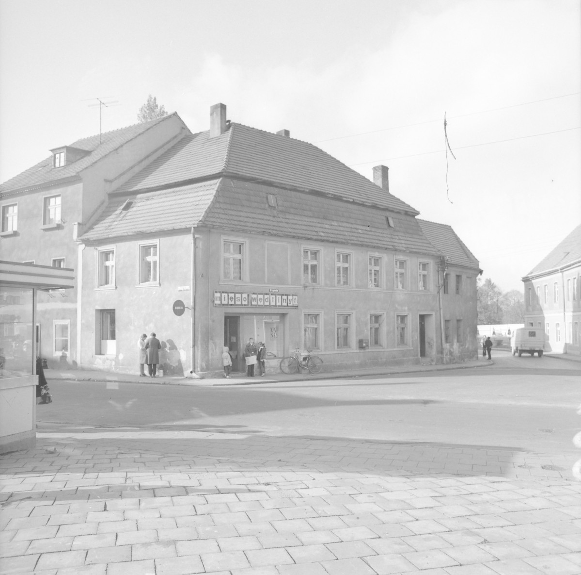 Zabudowa miejska. Kamienice. Elewacje frontowe. Widok ogólny., skan 1