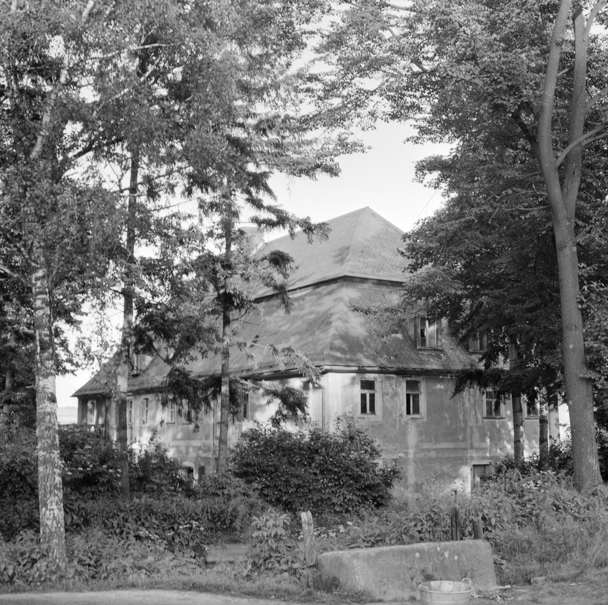zespół folwarczny - dwór - widok ogólny, skan 1