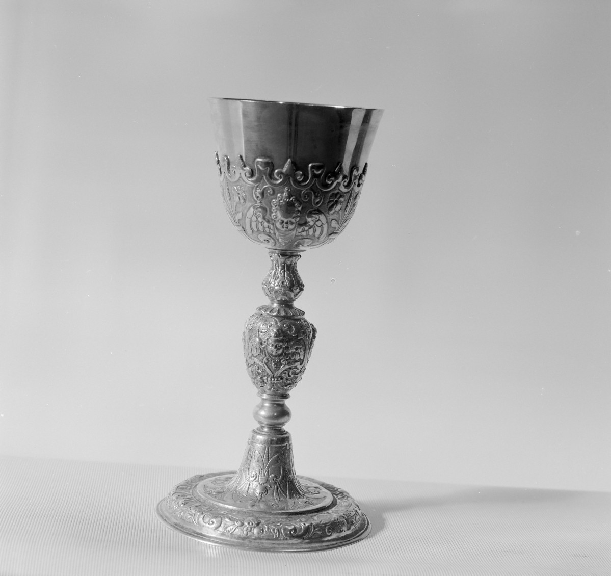 kościół po-klasztorny - kielich z połowy XVII, skan 1