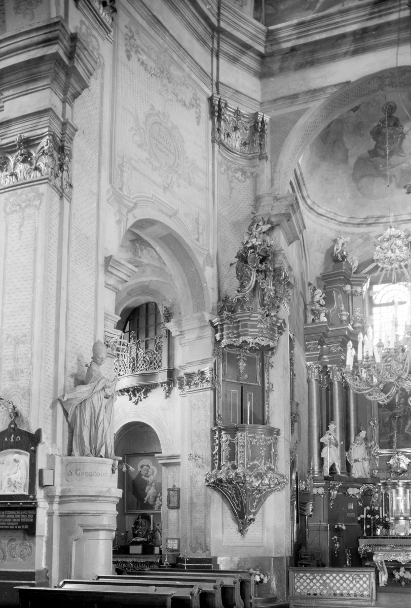kościół, ob. parafialny pw. św. Ludwika, dawny klasztor popauliński - wnętrze: widok w kierunku północno-wschodnim, ambona, skan 1