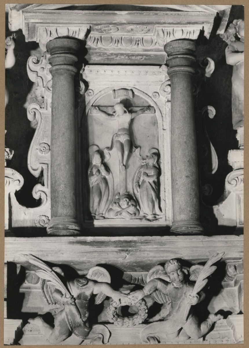 Kaplica Firlejów - ołtarz - płaskorzeźba Ukrzyżowania, skan 1