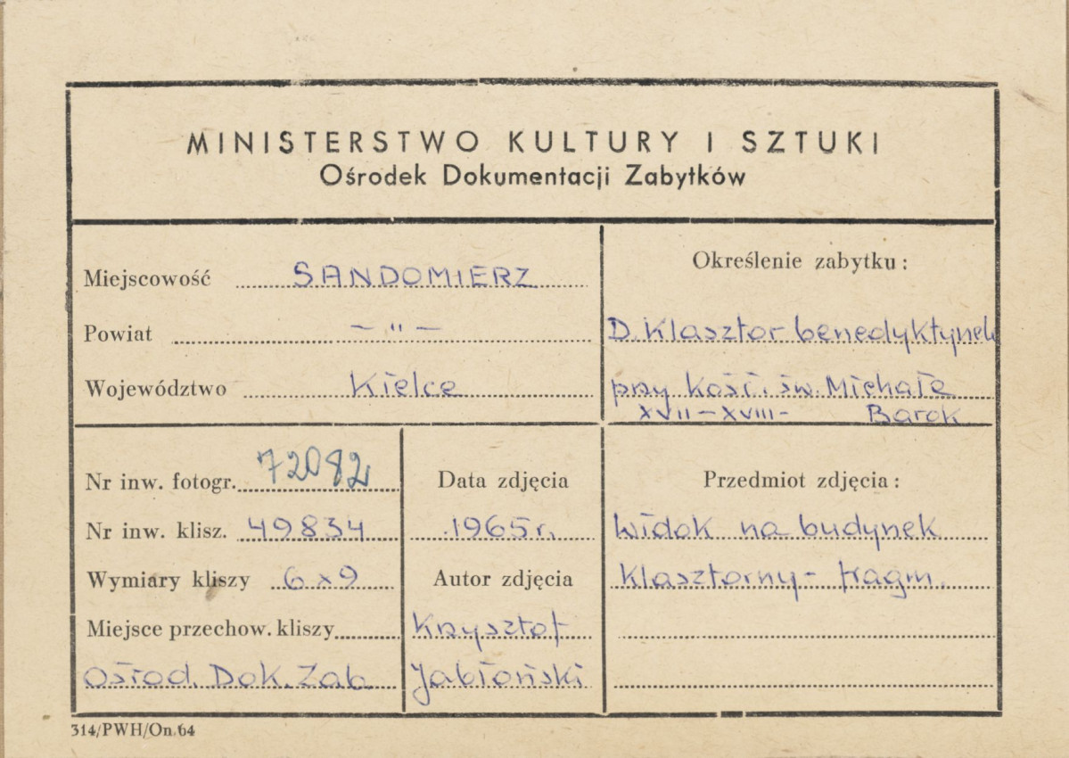 Zespół klasztorny ss. Benedyktynek -  widok na budynek furty klasztornej od strony płd. - wsch. - metryczka, skan 1
