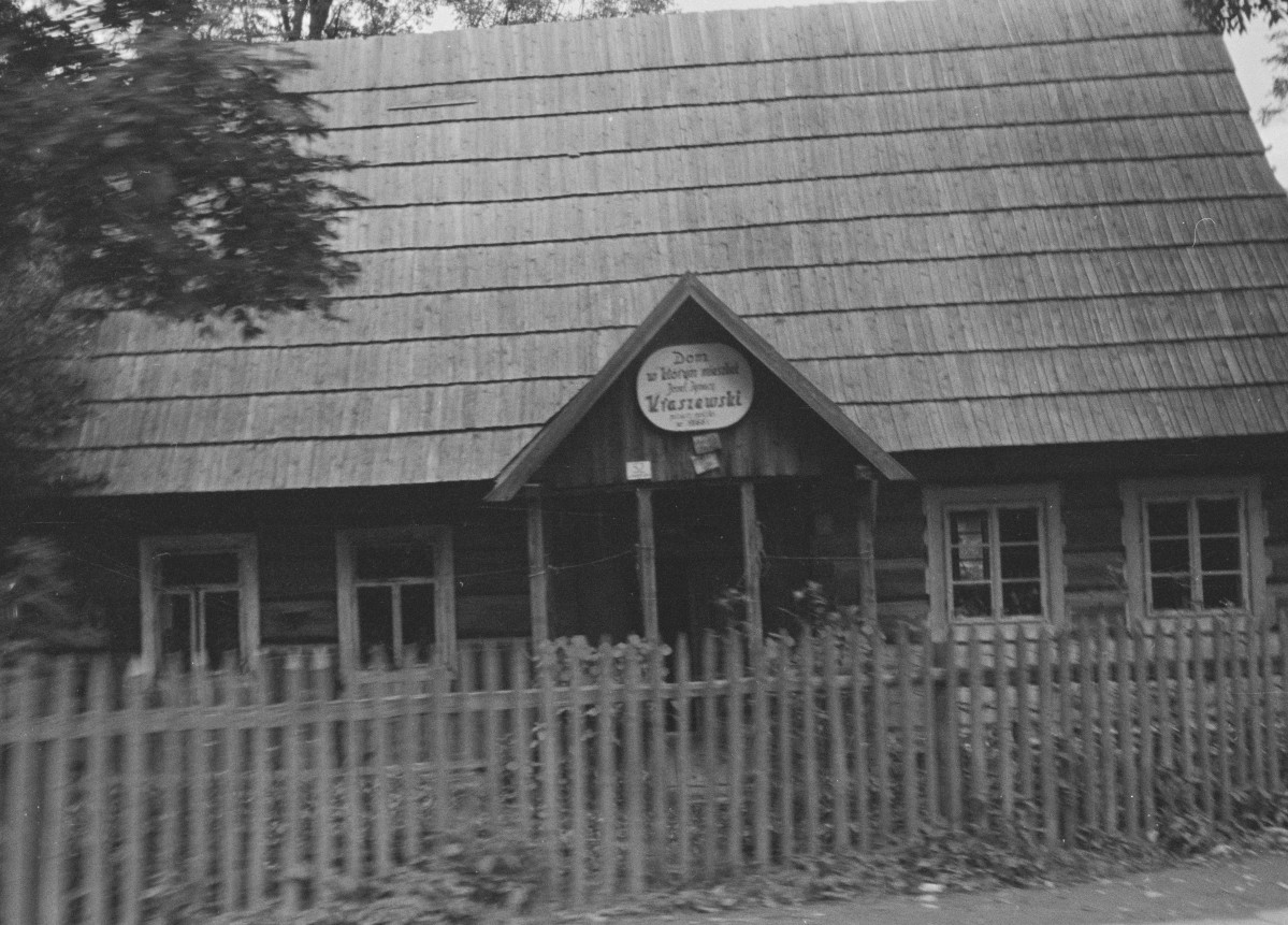 dom Kraszewskiego - elewacja ftontowa, skan 1