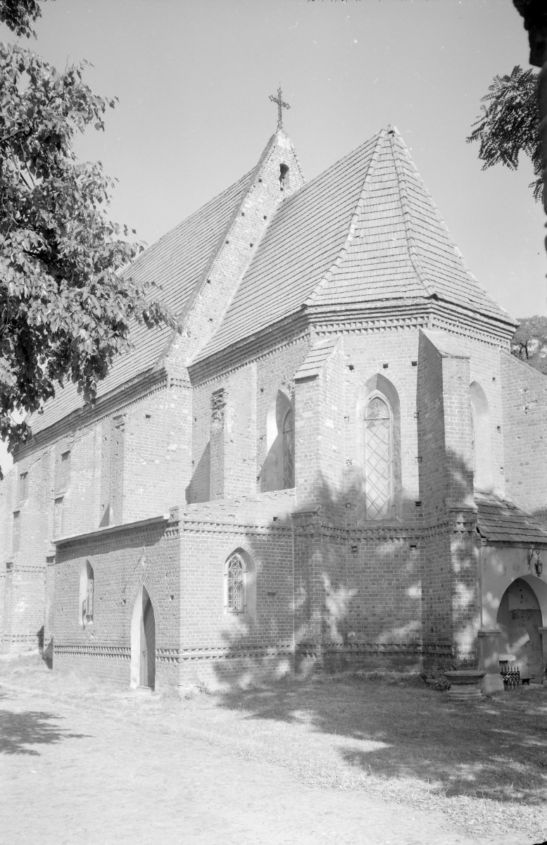 Kościół św. Stanisława Biskupa i św. Tomasza Apostoła - elewacaj prezbiterium, skan 1