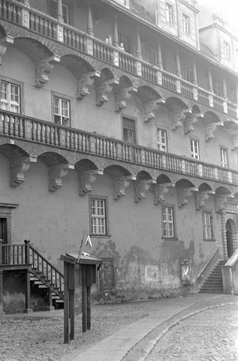 zamek - dziedziniec, skan 1