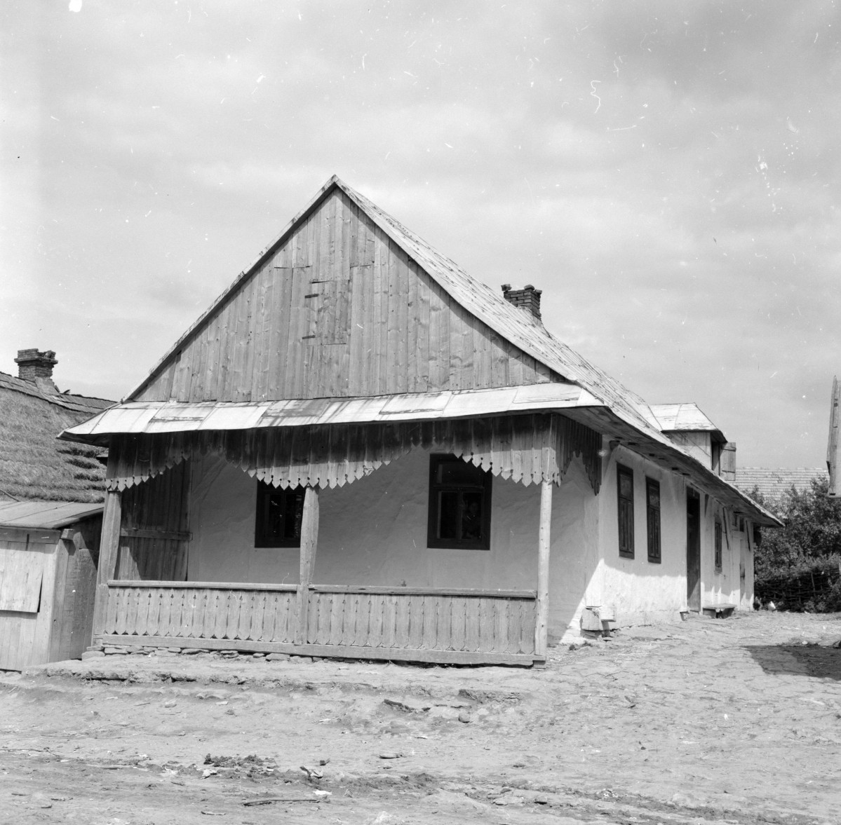 dom - elewacja boczna i frontowa, skan 1