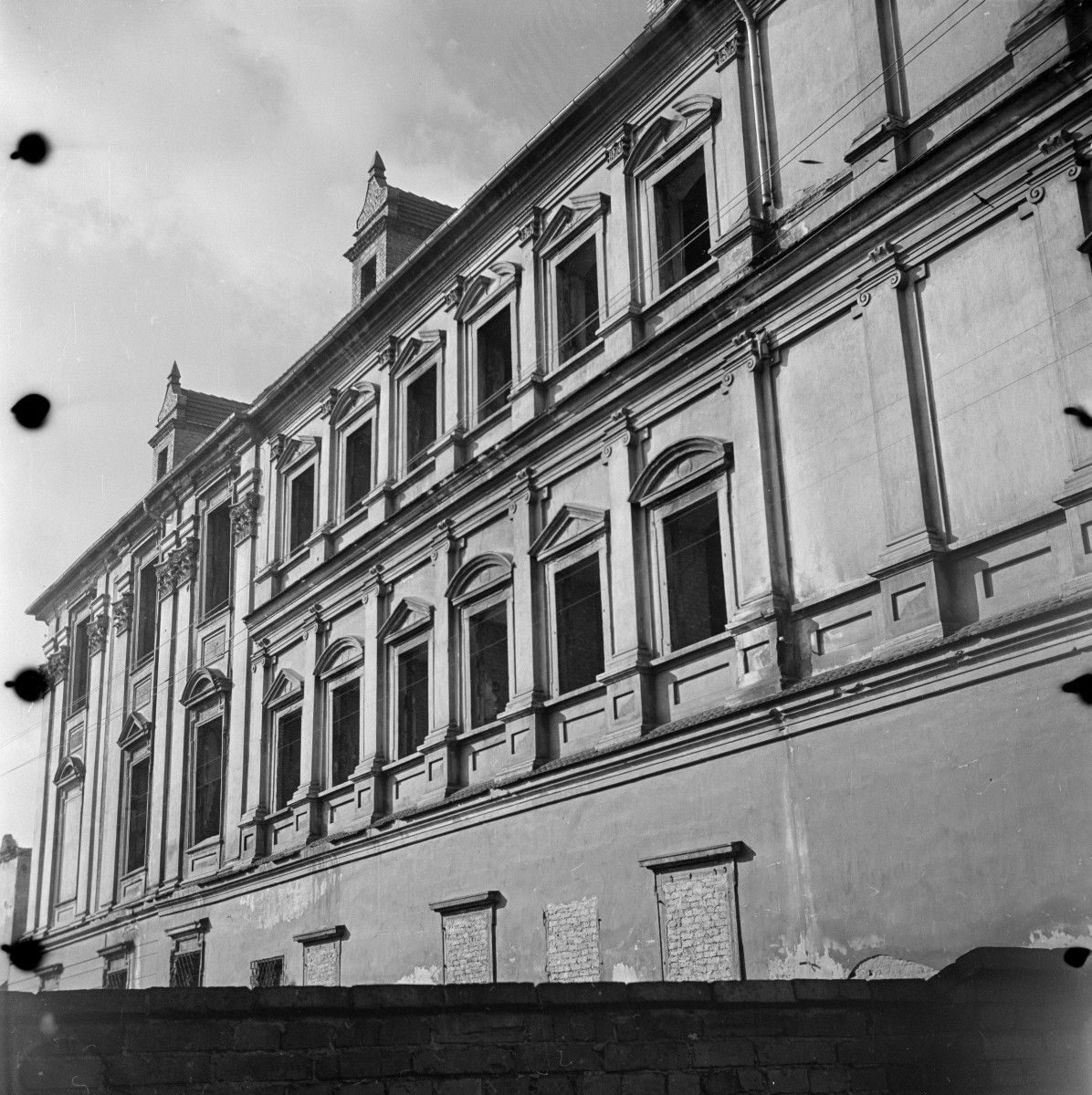 pałac biskupów - elewacja frontowa, skan 1