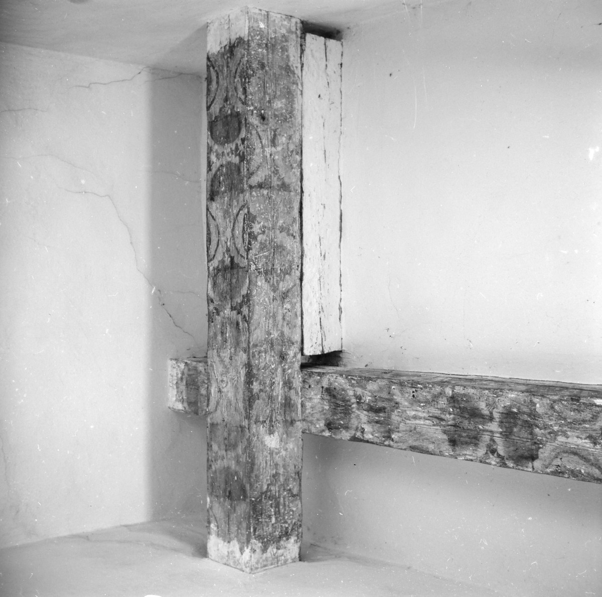 zespół klasztorny Dominikanów - wnętrze: belkowanie, skan 1