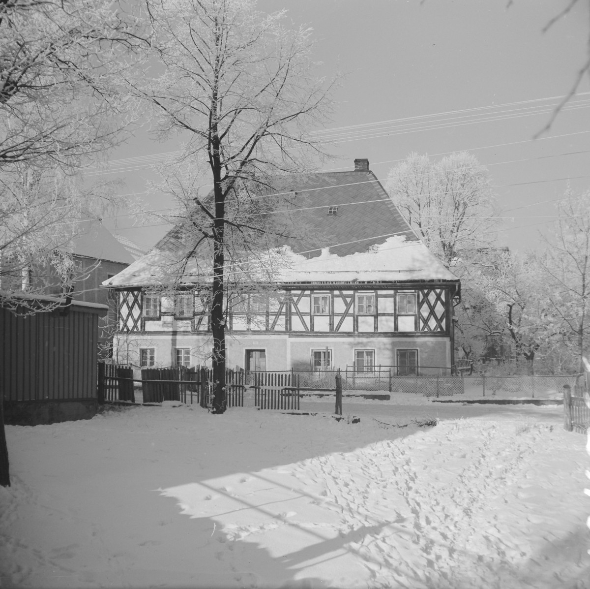 dom szachulcowy - elewacja frontowa, skan 1