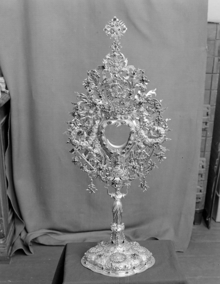 kościół pw. Wniebowzięcia Najświętszej Maryi Panny i św. Zygmunta - skarbiec katedralny - zbiory - monstrancja barokowa, skan 1