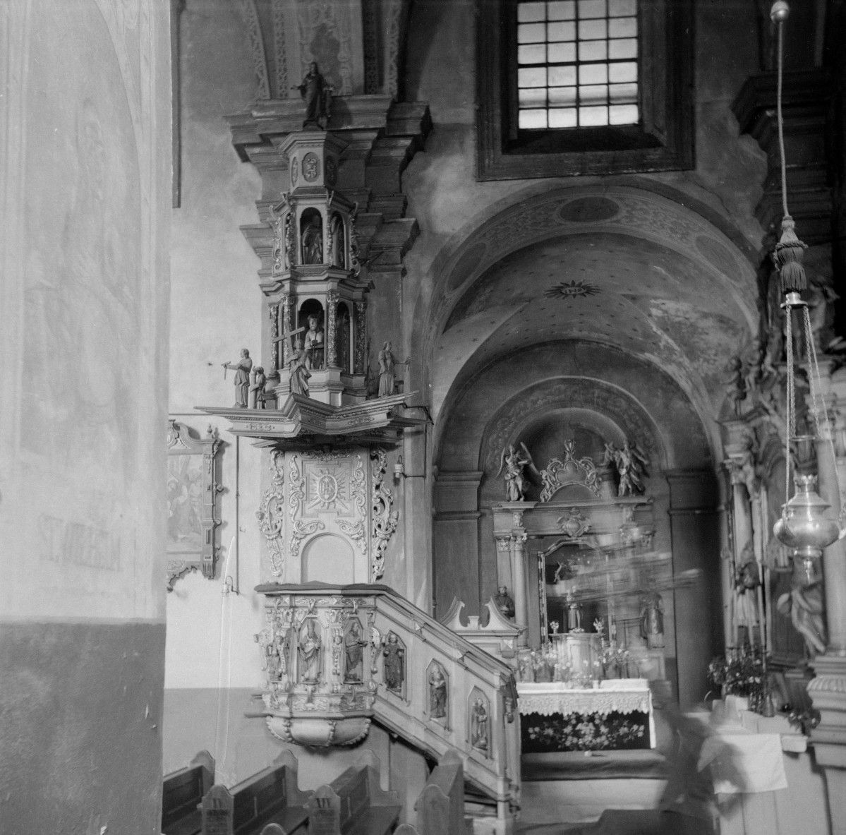 kościół filialny pw. św. Michała - wnętrze: ambona, skan 1