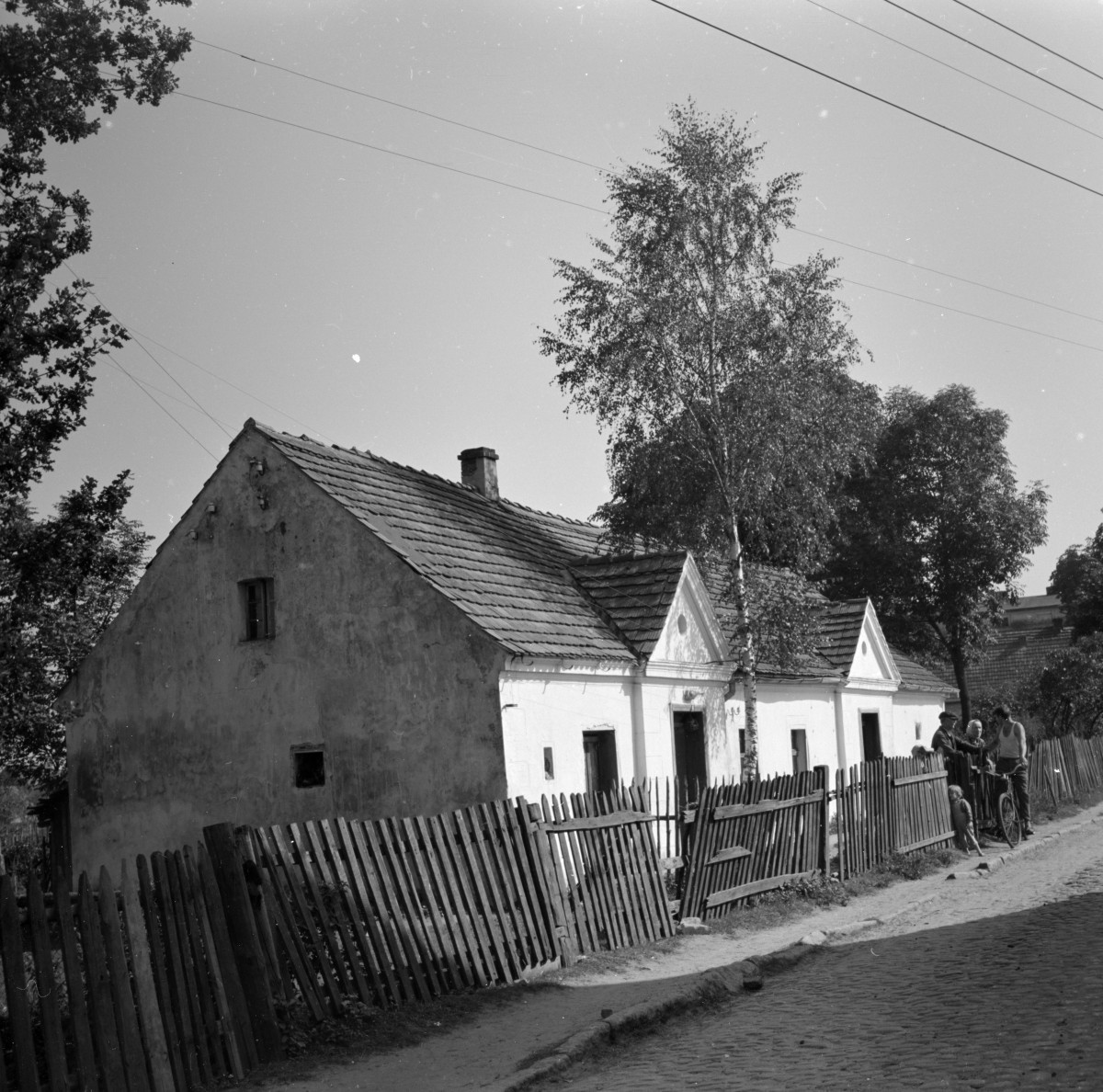 dom nr 6 - elewacja frontowa i boczna, skan 1