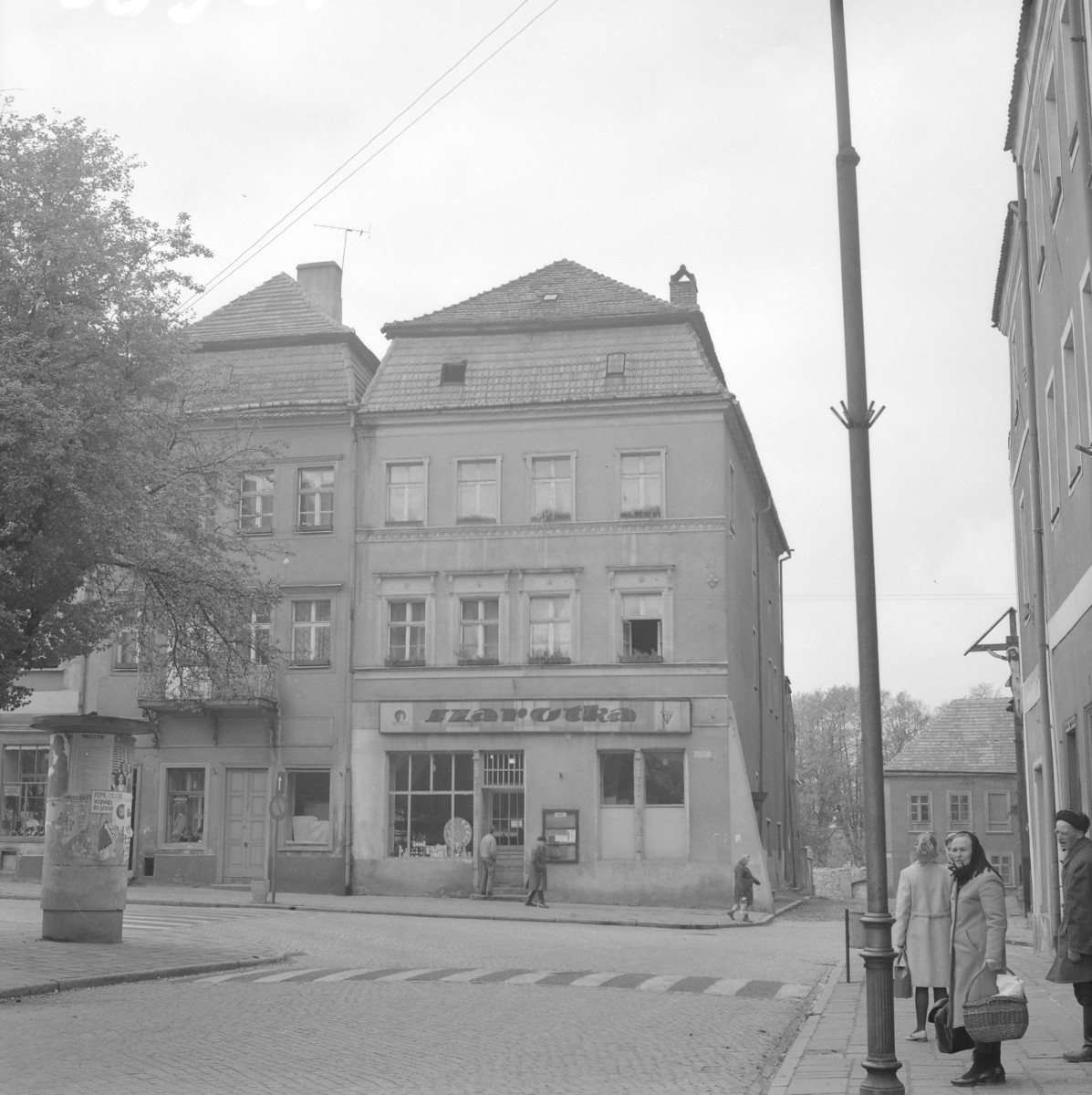 Pierzeja - kamienica narożna elewacja frontowa., skan 1