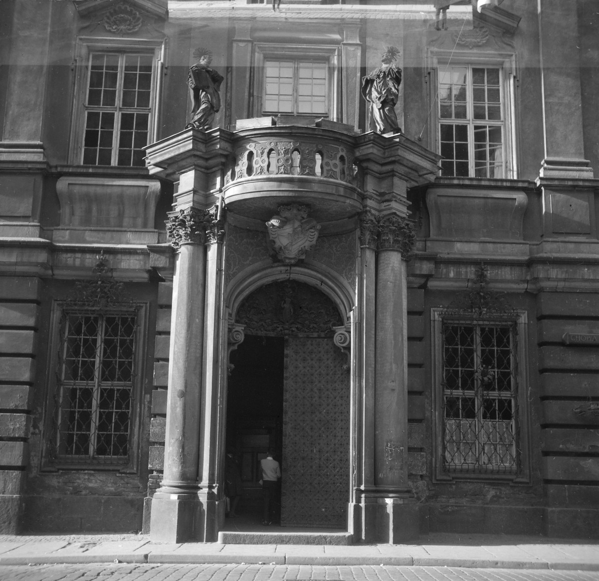 Katolickie Liceum Ogólnokształcące im. św. Franciszka z Asyżu. Portal główny., skan 1