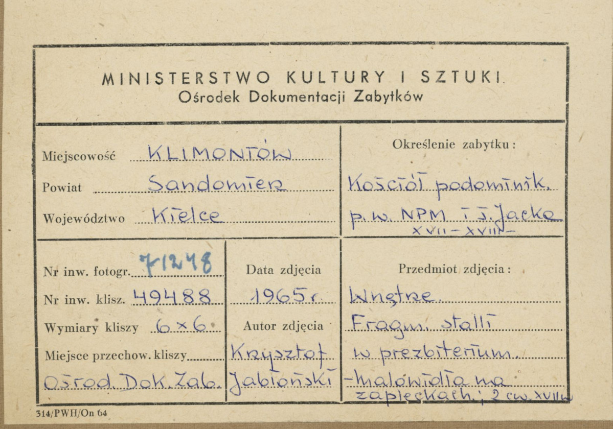 Zespół klasztorny - kościół,  fragment malowideł na stallach - metryczka, skan 1