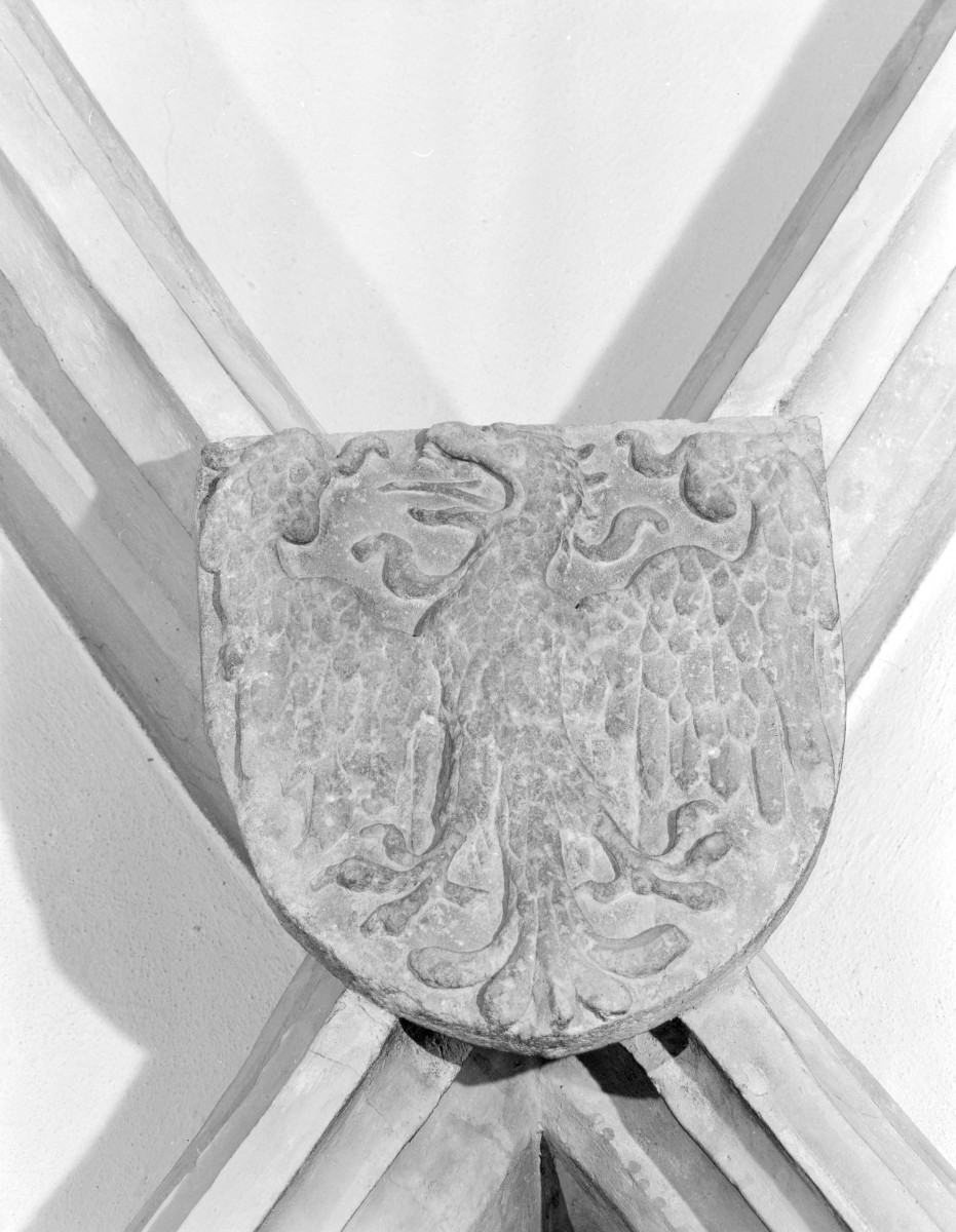 Stary Ratusz - wnętrze: zwornik z 2 połowy XV wieku. "Godło Polski", skan 1