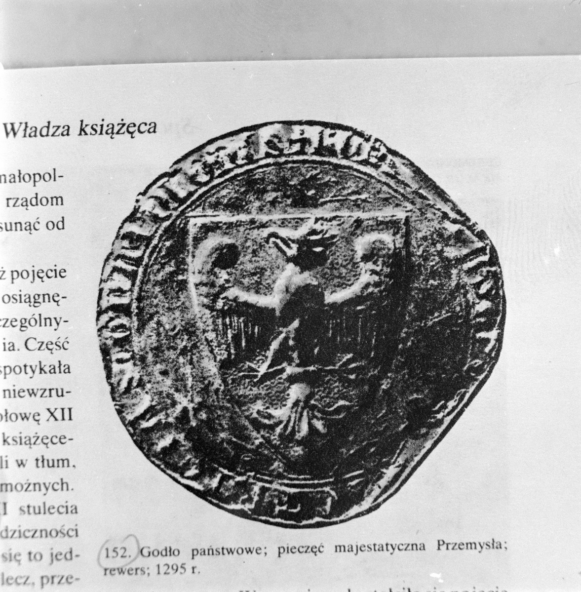 Kultura Polski Średniowiecznej X-XIII w. pod red. J. Dowiata (1985r.) - il. 152 Godło państwowe; pieczęć majestatyczna Przemysła rewers: 1295 r., skan 1
